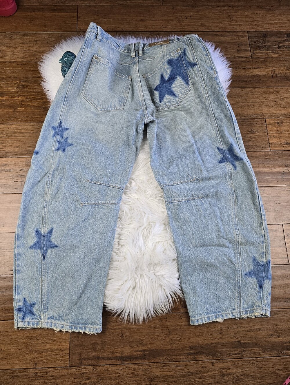 We The Free RARE Shadow Star Good Luck Barrel Jeans 26 - Picture 13 of 16